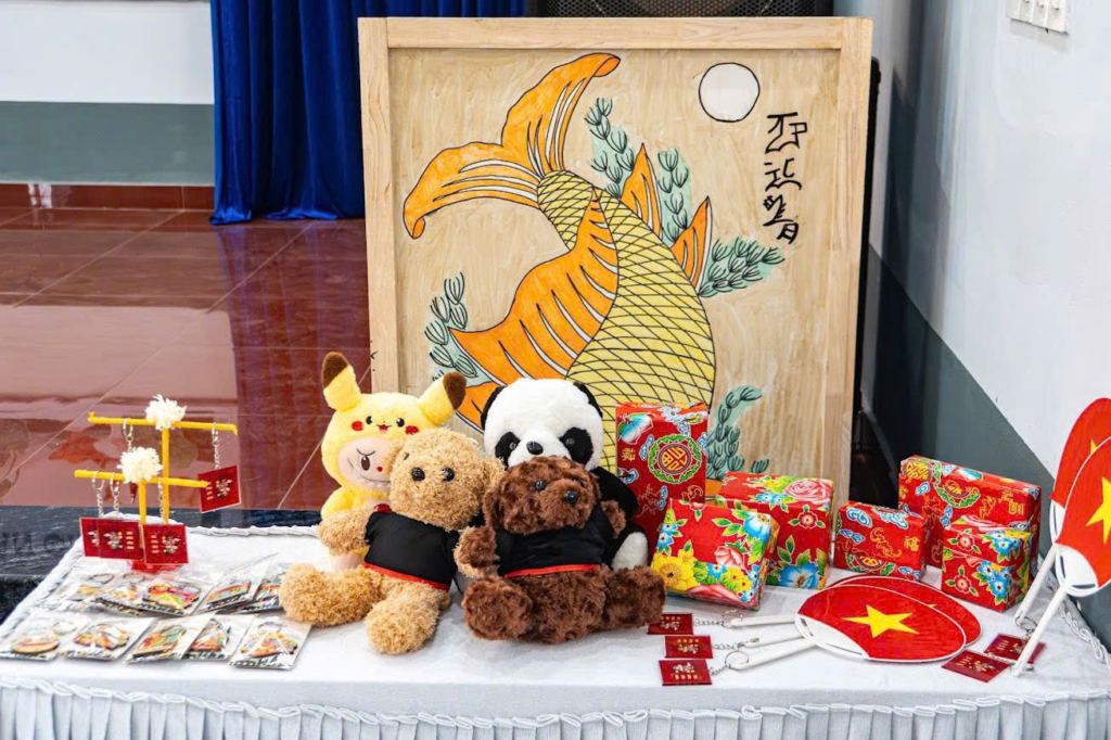Sắc màu văn hóa dân gian